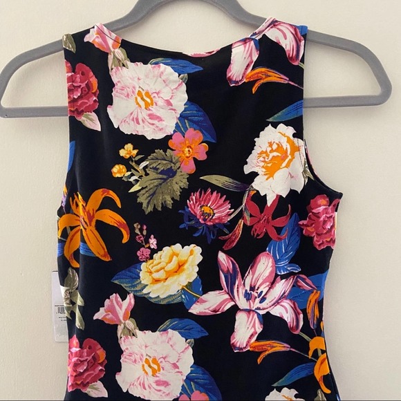 Guess Jenny Wild Floral Print V-Neck Bodysuit Size Small - Picture 10 of 13